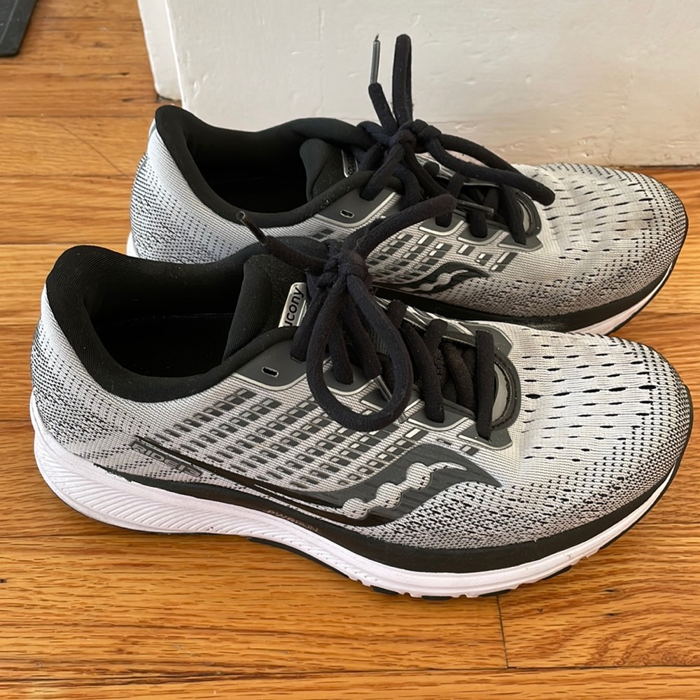 Saucony running sneakers size 6.5